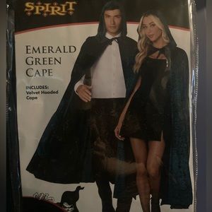 Spirit Halloween Emerald Green Velvet Cape Adult Size Costume Unisex Versatile
